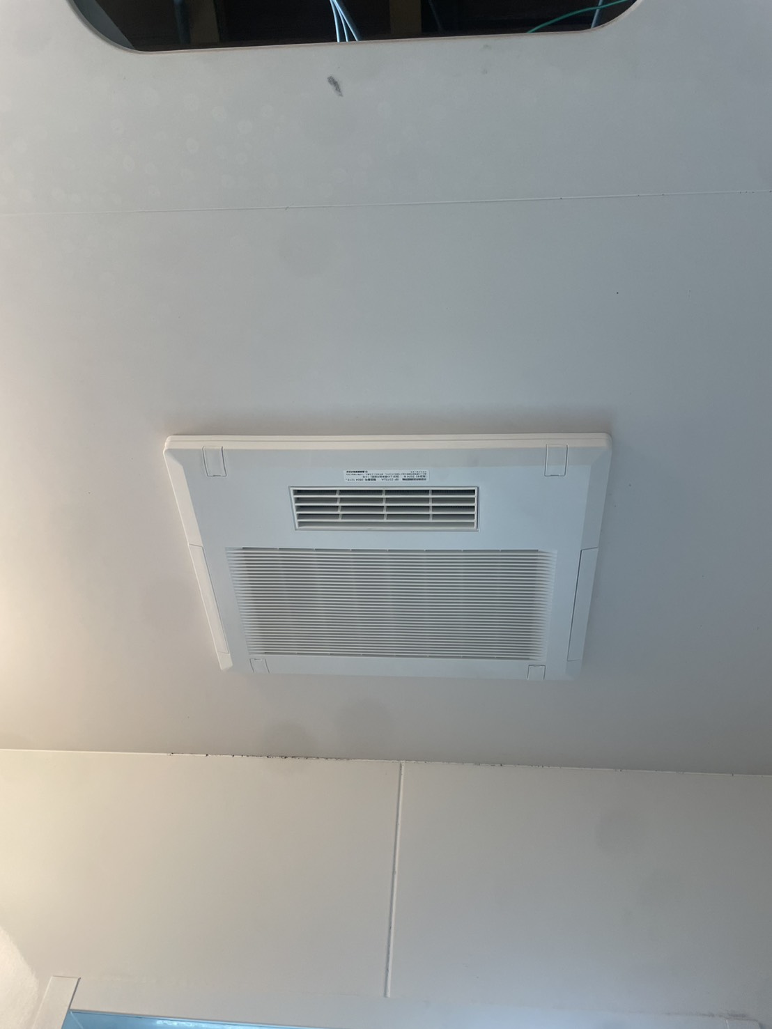 【施工事例】鎌倉市小袋谷I様邸浴室乾燥機 交換電気式1室換気から電気式1室換気へ交換 専用回路増設無し